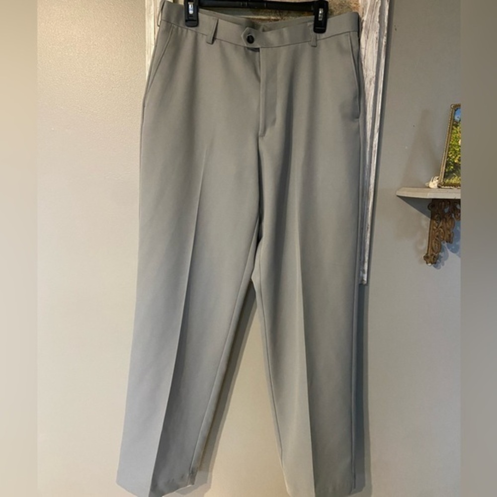 IZOD Golf Pants Men's Size Straight Leg 34X32 Gray Polyester Flat Front